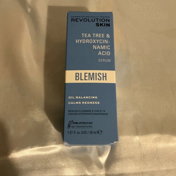 Revolution Skincare London Blemish TEA TREE & HYDROXYCIN-NAMICACIDSERUM 30ml - Picture 2 of 4